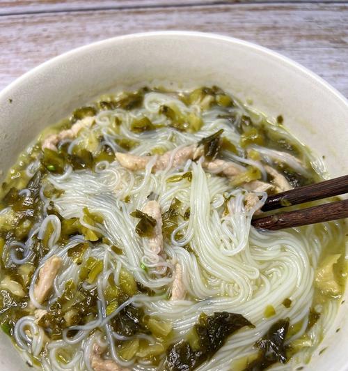 酸菜与肉的完美结合，汤汁鲜美、营养丰富（酸菜与肉的完美结合，汤汁鲜美、营养丰富）-第3张图片-美味行家