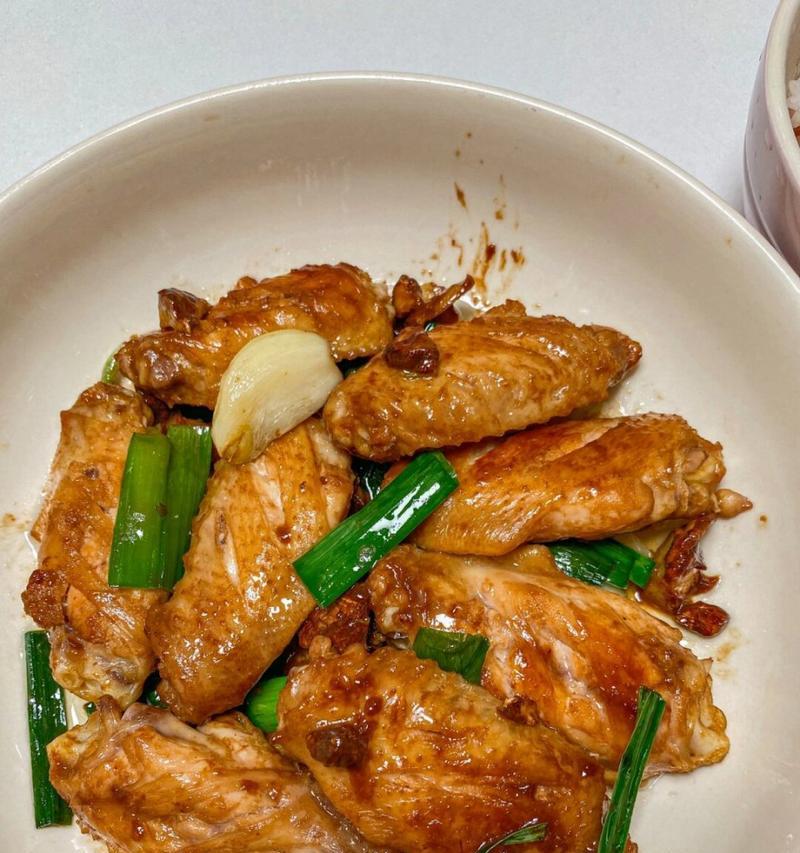 清香紫苏焖鸭（秘制做法，让你轻松烹饪鲜美美味）-第1张图片-美味行家