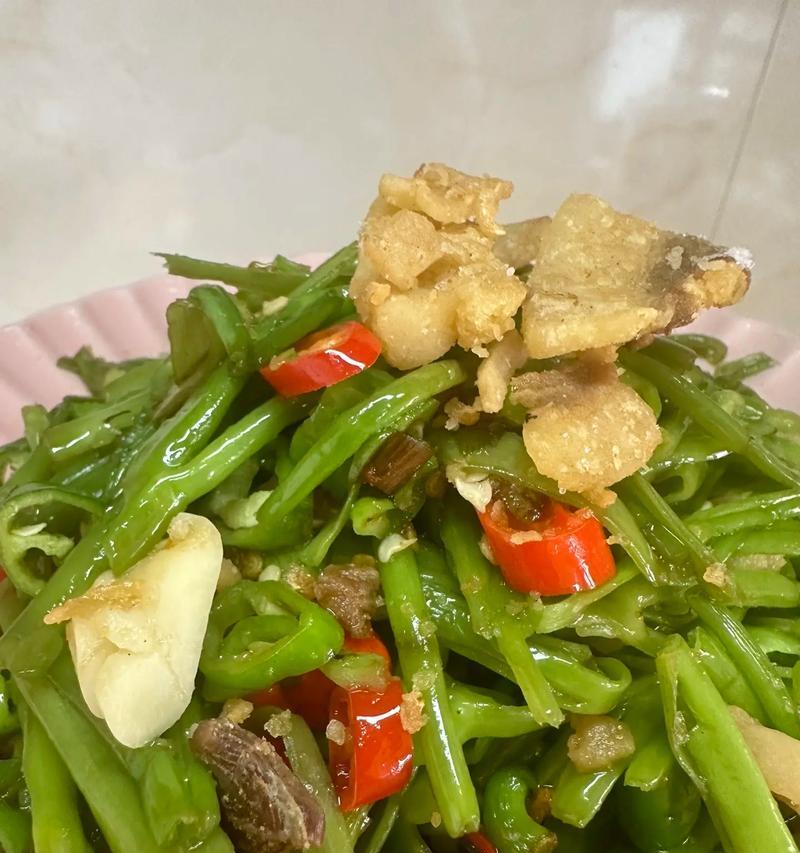 清炒油菜心，简单营养又美味（掌握清炒油菜心的技巧，一口嚼下健康与美味）-第1张图片-美味行家