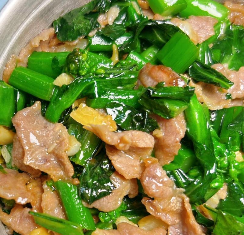 清炒油菜心，简单营养又美味（掌握清炒油菜心的技巧，一口嚼下健康与美味）-第3张图片-美味行家