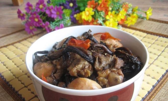 榛蘑炖鸡腿，营养美味一锅烹（家常味道，营养搭配，挑战你的味蕾）-第3张图片-美味行家