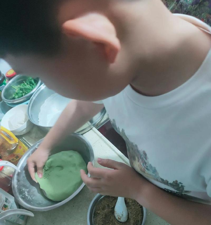 网红清明粿的制作方法（用家庭厨房轻松制作美味清明粿）-第1张图片-美味行家