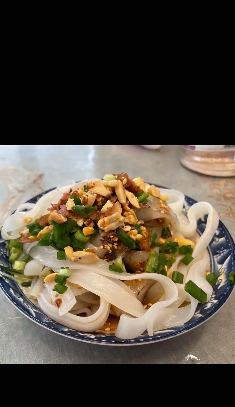 自制火龙果凉面（清爽夏日必备，营养又美味的凉面）-第1张图片-美味行家