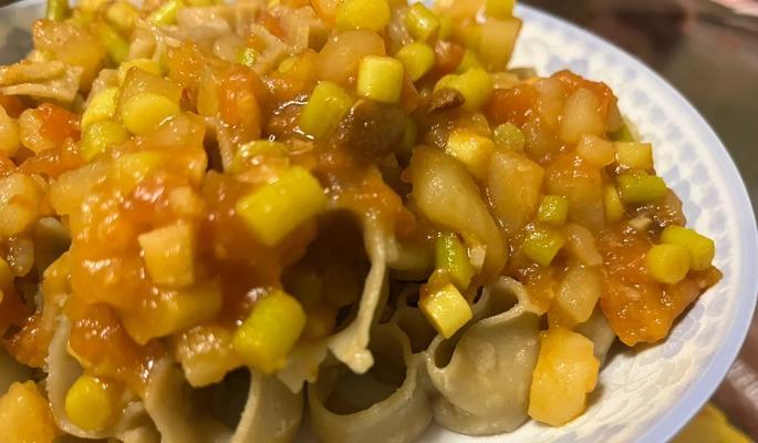 美味土豆肉窝窝的制作方法（健康美食分享，营养丰富的家常菜）-第3张图片-美味行家