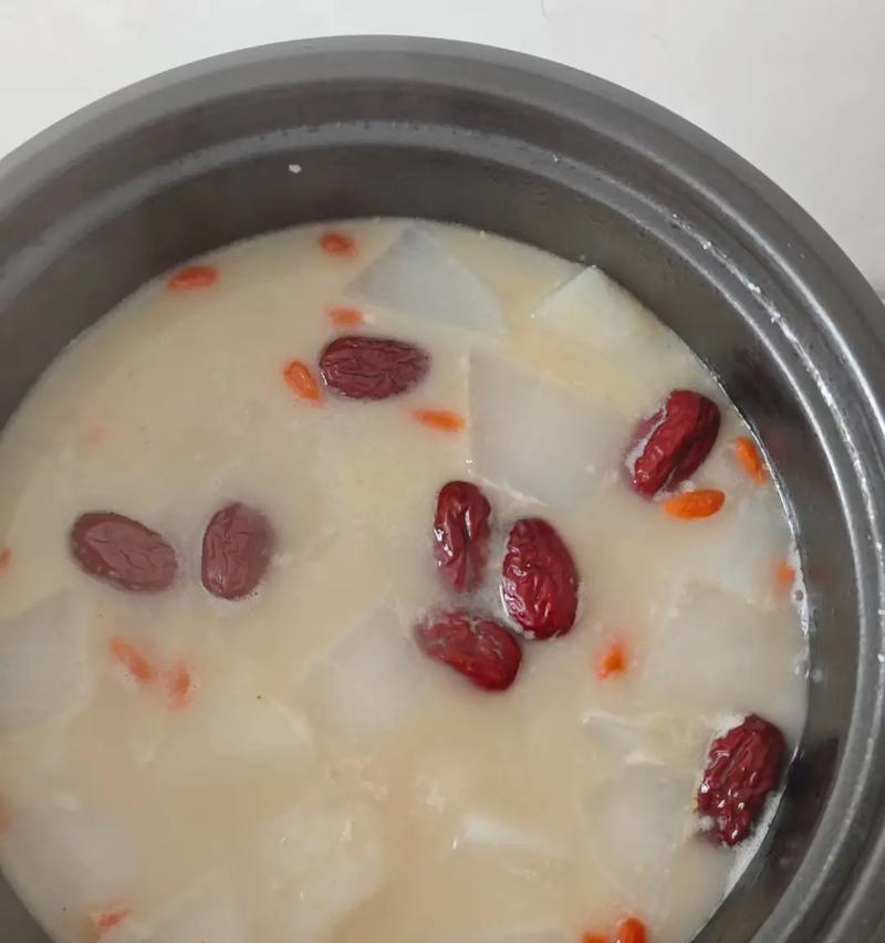 清淡排骨汤，喝出健康美味（15道制作排骨汤的秘诀，让你尝到家的味道）-第3张图片-美味行家