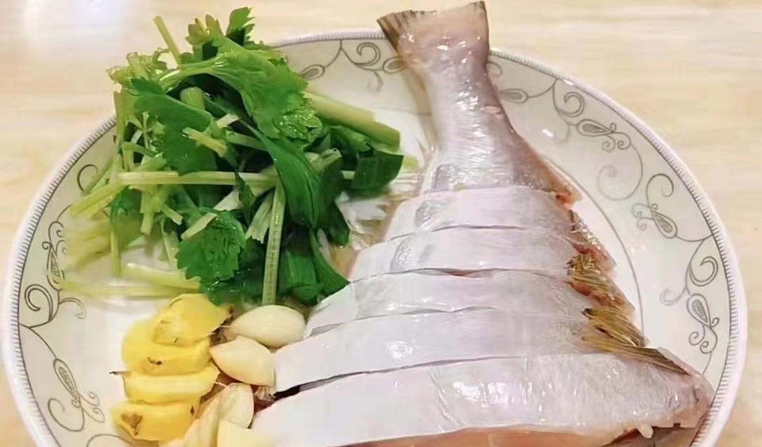 美味剥皮鱼粥的制作方法（重口味早餐必备，只需一个步骤就能自制美味剥皮鱼粥）-第1张图片-美味行家
