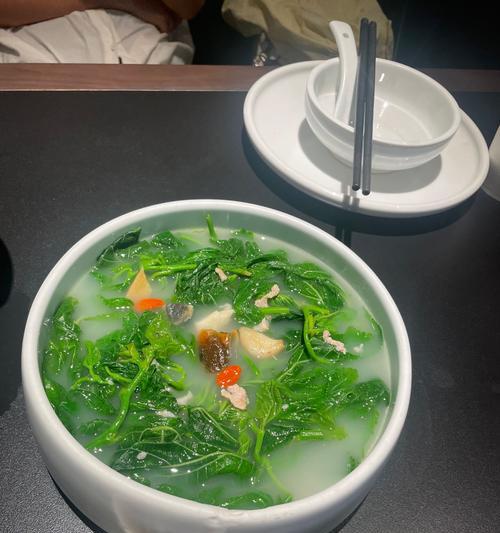 美味剥皮鱼粥的制作方法（重口味早餐必备，只需一个步骤就能自制美味剥皮鱼粥）-第2张图片-美味行家