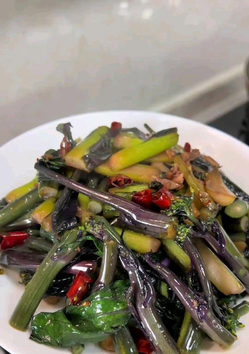 红油菜苔的爆炒美味（以香辣为主调，带来口感与视觉的双重享受）-第1张图片-美味行家