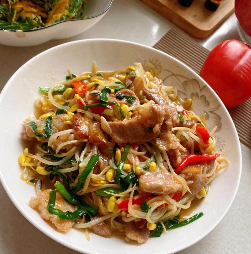 八叔豆芽炒肉的家常做法（营养丰富，简单易做）-第2张图片-美味行家