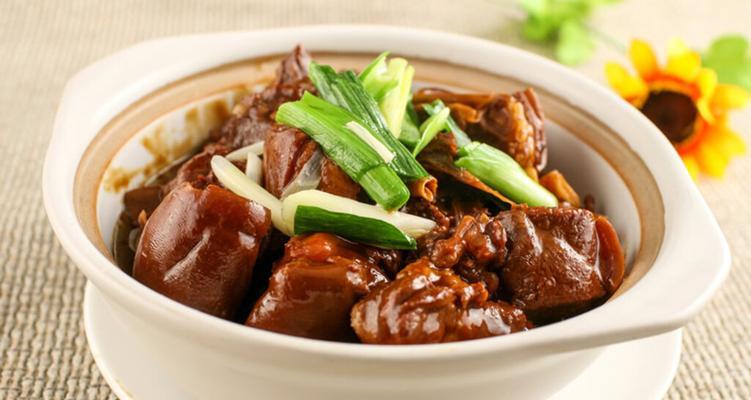 自制砂锅酱香排骨鲜粽子，美味可口让你大饱口福！（在家自己动手做，滋味不输外面的鲜美口感！）-第3张图片-美味行家