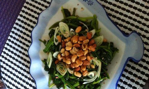 美味健康的菠菜陈醋花生米（让你爱上吃菠菜的秘诀）-第1张图片-美味行家