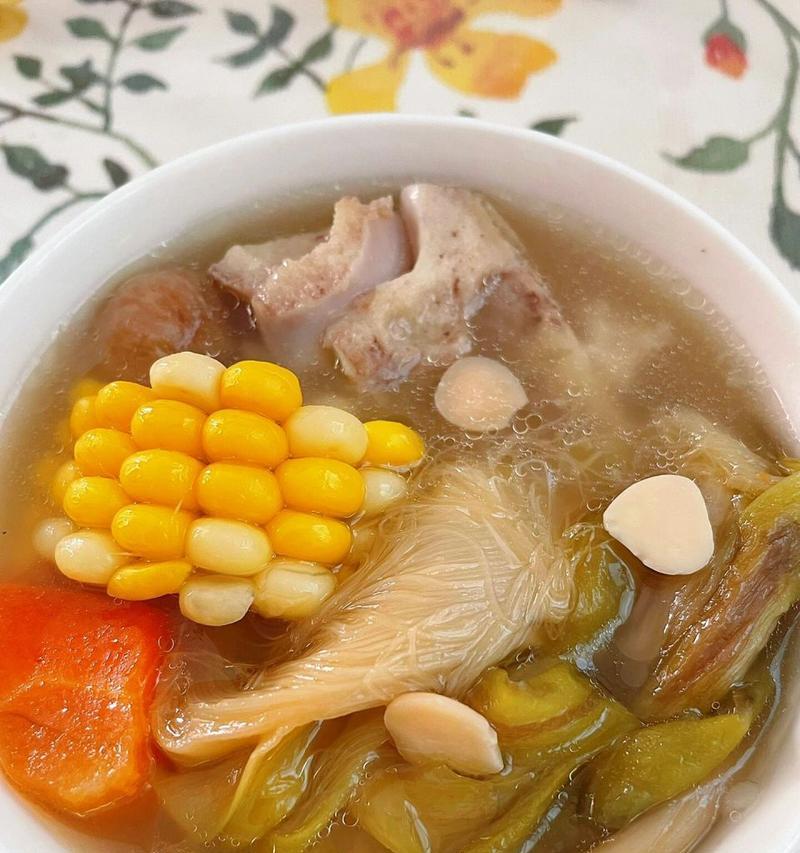 霸王花粟米猪骨汤的制作方法（健康美味的营养佳品，让你一口闻香两口回味）-第2张图片-美味行家
