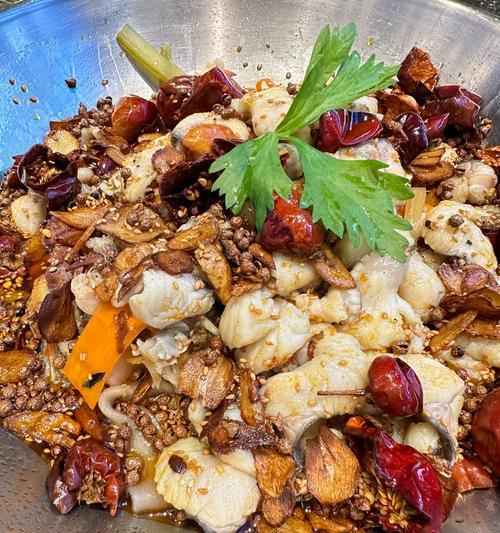快手秘籍，轻松做出美味的鱼锅饼子（教你一步步做出香酥可口的鱼锅饼子，告别外面的不卫生油炸食物）-第1张图片-美味行家