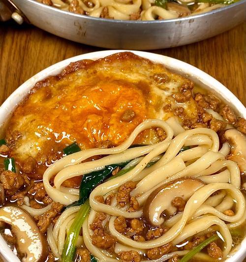 用羊汤手擀面，给味蕾一份独特体验（探秘羊汤手擀面的做法及制作技巧，从厨房到餐桌的美味旅程）-第3张图片-美味行家