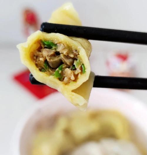 双色饺子，品出双倍美味（以传统为基础，创意味十足）-第1张图片-美味行家