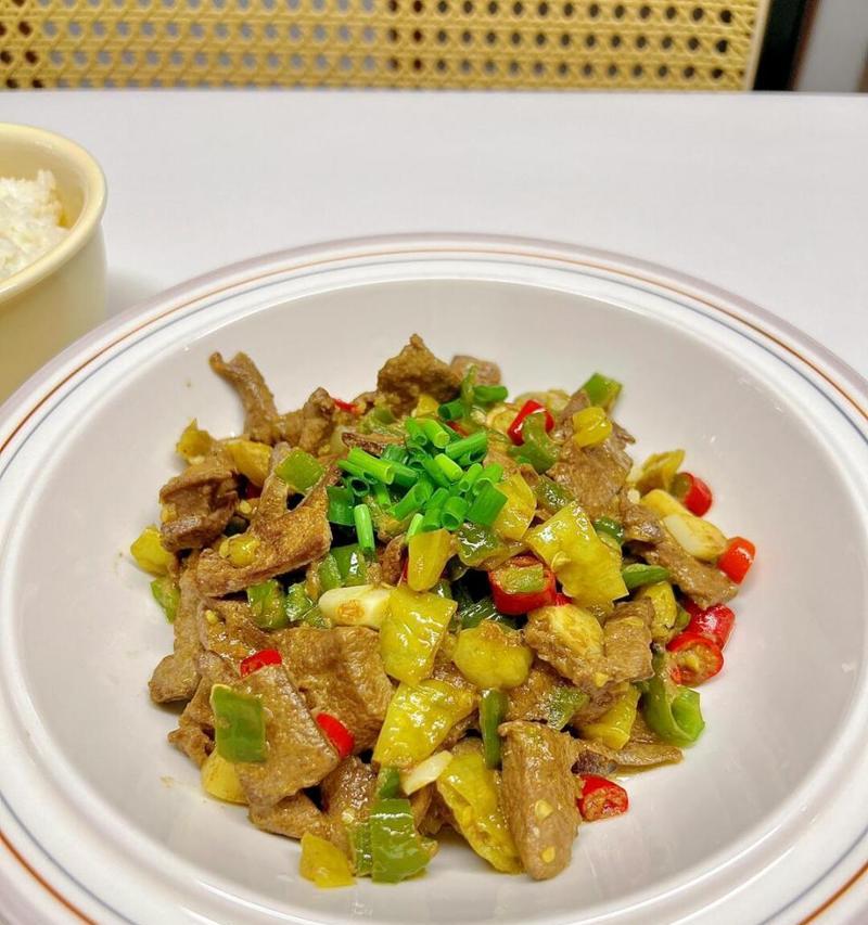 如何烹饪鲜美猪肝炒豆角？详细步骤一网打尽！（如何烹饪鲜美猪肝炒豆角？详细步骤一网打尽！）-第1张图片-美味行家
