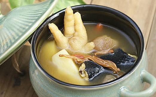 《尝一口滋补的以西洋菜鸡爪汤》（做法简单，滋味鲜美；以西洋菜和鸡爪共同补气养血。）-第3张图片-美味行家
