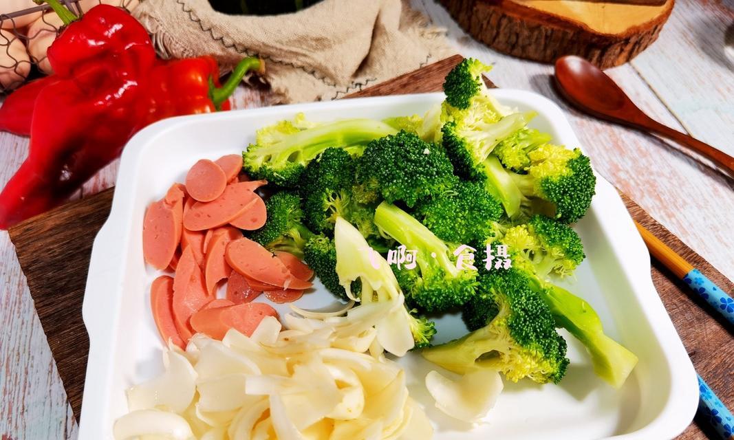 美味可口的炒火腿肠与以西兰花（让你的味蕾沉醉在慢慢炒制的香气中）-第1张图片-美味行家