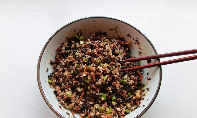用蒸菜烫面制作美味蒸饺（用蒸菜烫面，让饺子更香更美味）-第3张图片-美味行家